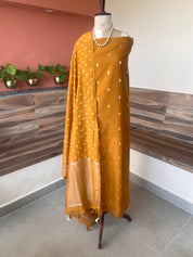 Banarsi zari woven boti with bandhej dupatta