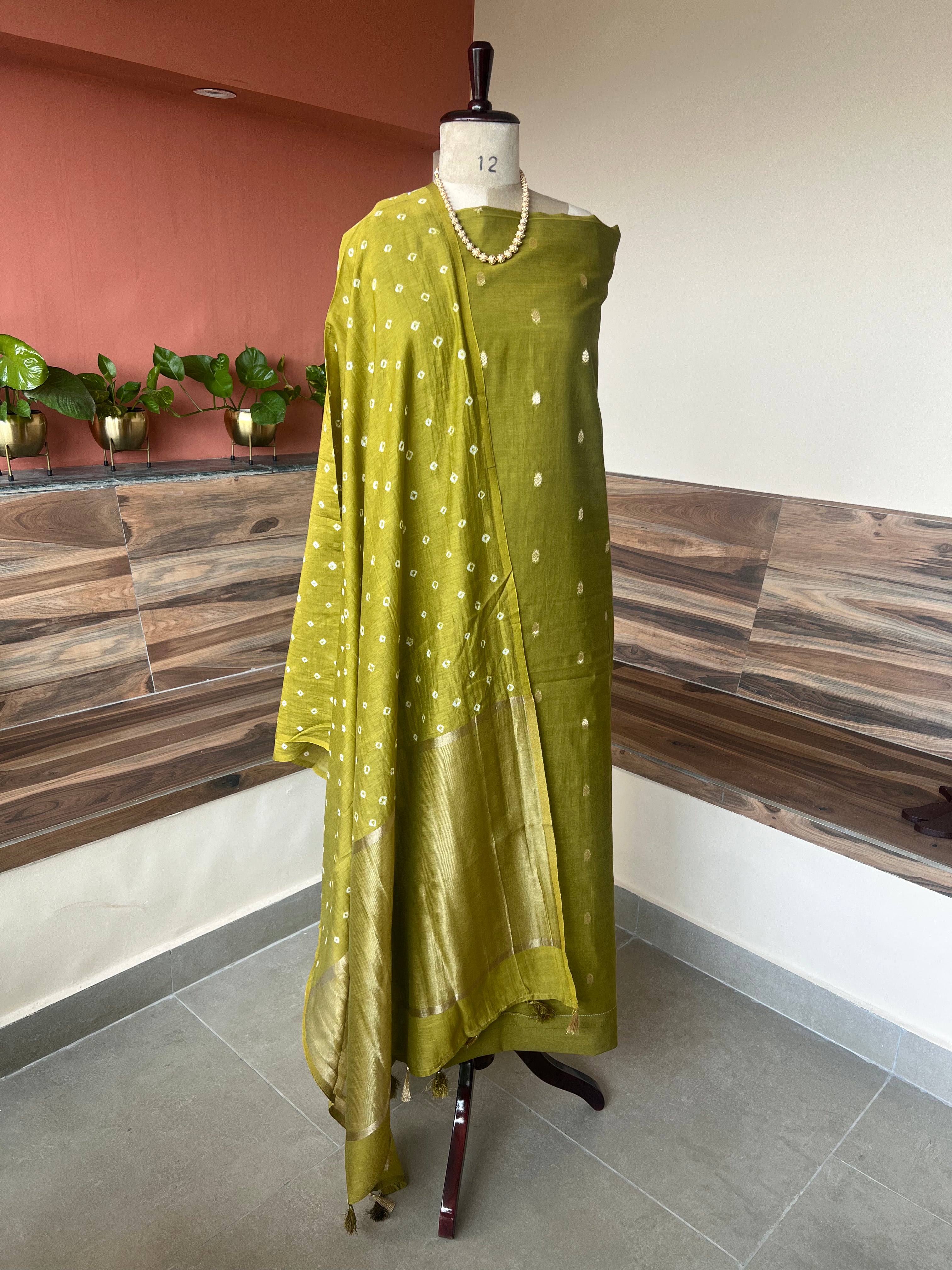 Banarsi zari woven boti with bandhej dupatta